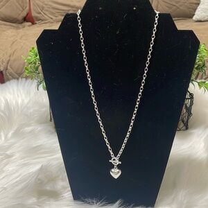 -00092 NWOT LUXIOUS 925 STERLING SILVER HEART SHAPED COLLARBONE CHAIN NECKLACE.